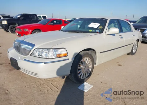 2004 Lincoln Town Car Signature from USA, damaged, VIN 1LNHM81W34Y686997